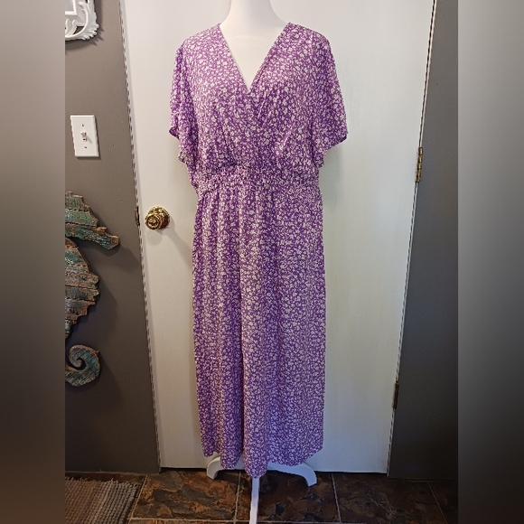 Womens 3X Maxi Dress Shirred Waist Lavender  Daisy Print Side Slits Soft Flowy - Picture 1 of 6